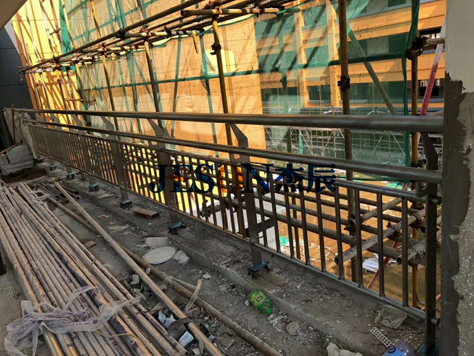 學(xué)校護(hù)欄，請(qǐng)認(rèn)準(zhǔn)杰辰五金！